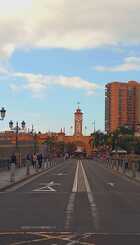Mejorar la anchura de aceras del Puente Serrador 