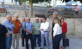 El alcalde, junto a representantes vecinales de Santa María del Mar, entre los que figura José Hernández Cabrera