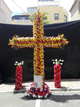Detalle de la cruz ganadora del certamen de 2017, perteneciente a la Asociación de Vecinos Vistabella.