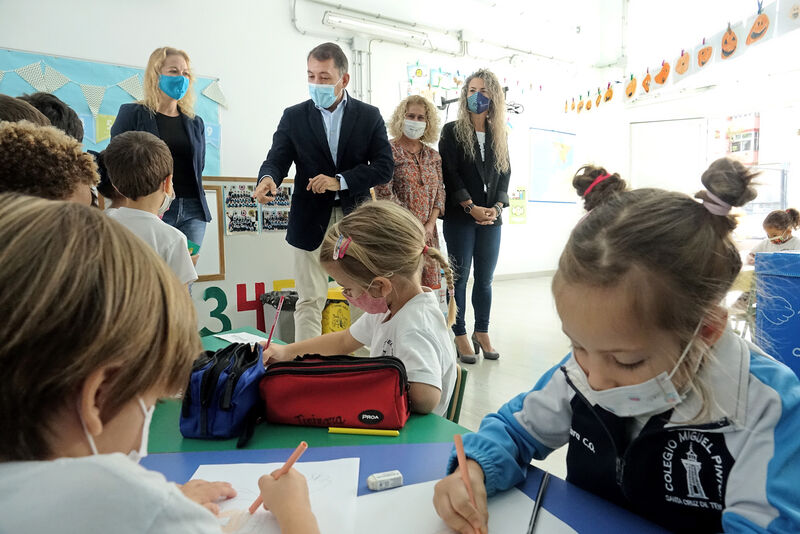 El Ayuntamiento entrega 3.000 mascarillas en los centros escolares de Anaga