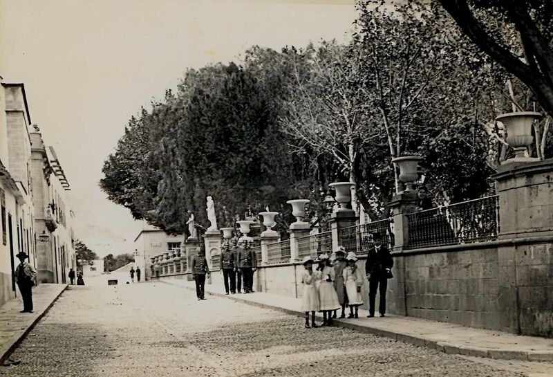 Imagen de la plaza del Príncipe hacia 1895
