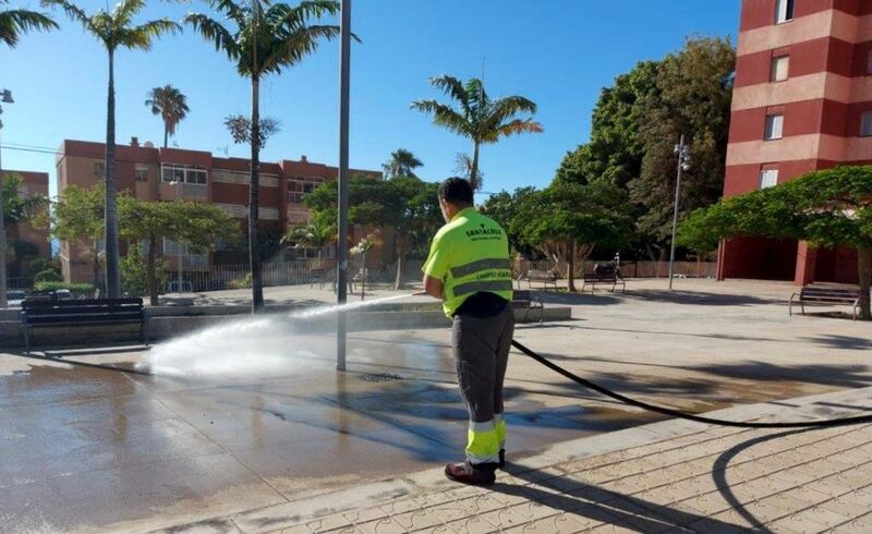 Servicios Públicos ejecuta zafarranchos de limpieza en El Sobradillo y Barranco Grande