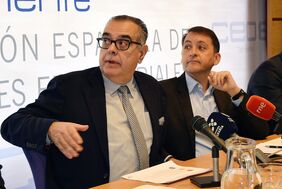 El presidente de CEOE Tenerife y el alcalde de la ciudad, durante la presentación del estudio