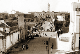 Vista del puente de Serrador y el Mercado Nuestra Señora de África, hacia 1944