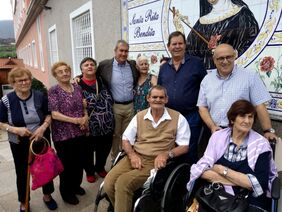 El concejal Óscar García junto a responsables y usuarios del Hogar Santa Rita