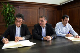 Firma del acuerdo de cesión en favor del Círculo de Bellas Artes