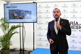 El alcalde de la ciudad, José Manuel Bermúdez, durante su intervención en el ciclo de conferencias del II Festival Santacruceros.