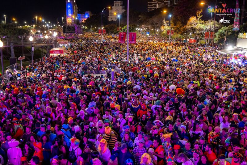 El Carnaval de Santa Cruz de Tenerife se prepara para un fin de semana de Piñata multitudinario