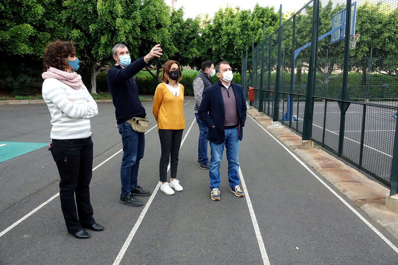 Santa Cruz invierte 30.000 euros en la reforma del polideportivo de Chimisay Alto