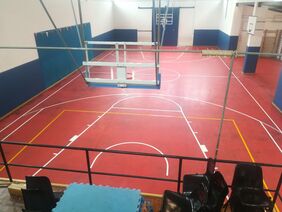 Aspecto de la cancha de baloncesto del Miguel Pintor tras las mejoras realizadas en la instalación.
