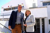 La presidenta de Cruz Roja en Tenerife, María Teresa Pociello, y el concejal de Atención Social, Óscar García