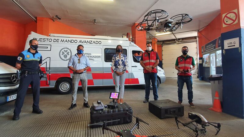 La capital muestra su experiencia en drones a una delegación de Santiago del Teide 
