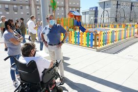  El alcalde inaugura el parque infantil y la zona de calistenia de la plaza de Santa Clara