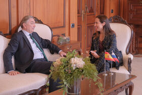 La alcaldesa de Santa Cruz de Tenerife recibe la visita oficial del embajador ruso