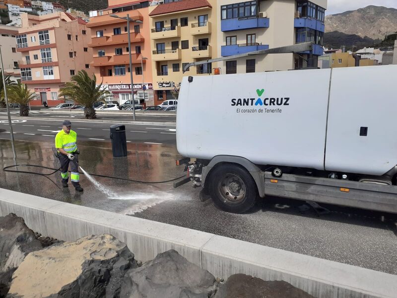 El Ayuntamiento de Santa Cruz pone en marcha un dispositivo extraordinario de limpieza y desinfectación de las calles