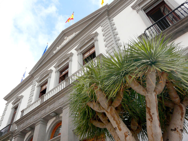 Detalle de la fachada exterior del Ayuntamiento de Santa Cruz de Tenerife.