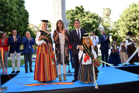 El alcalde estuvo acompañado por las Reinas de las Fiestas de Mayo y la concejala Gladis de León