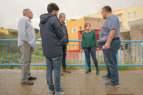 El Ayuntamiento de Santa Cruz instala una barandilla en Los Majuelos para garantizar la seguridad de los peatones