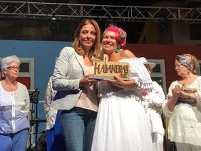 La concejala de Fiestas entregó el premio a Dulce Caña de La Habana