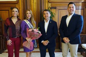 Un momento de la recepción municipal a la Reina del Hogar Canario Venezolano