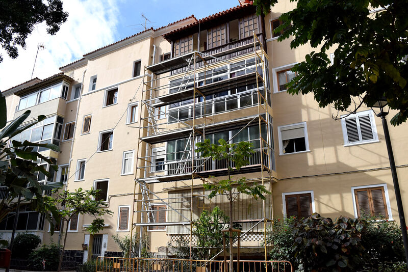 Las obras de reforma de las 52 viviendas de la plaza Gravina finalizarán en mayo