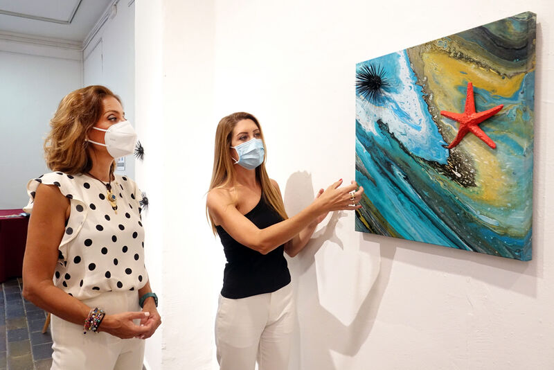 La artista Julia Chillón expone sus pinturas en la sala L del Centro de Arte La Recova 