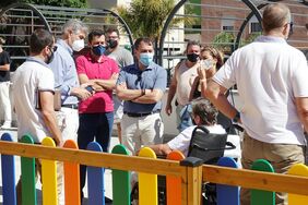  El alcalde inaugura el parque infantil y la zona de calistenia de la plaza de Santa Clara