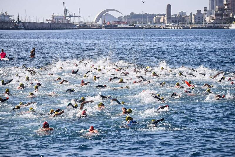 400 nadadores participaron en la Travesía San Salitre en el primer día del 2024