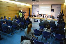 El alcalde explica las novedades fiscales de 2018 a la junta directiva de CEOE-Tenerife