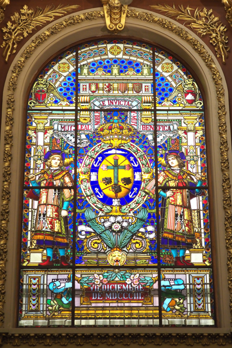 Escudo de Santa Cruz en la vidriera del Salón de Plenos municipal