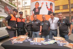 El Ayuntamiento de Santa Cruz de Tenerife reparte 20.000 pulseras para identificar a menores este Carnaval