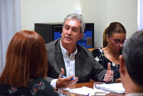 Óscar García ofrece explicaciones en la comisión de control