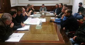 Aspecto de la reunión mantenida en el Ayuntamiento con empresarios de la avenida de Anaga