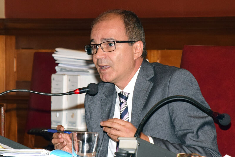 El concejal de Infraestructuras, José Alberto Díaz Estébanez, durante un Pleno del Ayuntamiento