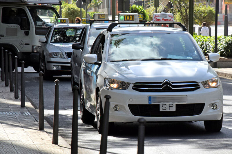  El Ayuntamiento de Santa Cruz limita al 25% la circulación diaria de taxis  