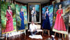 El pintor José Carlos Gracia con algunos de sus retratos de gran formato sobre personajes de la realeza.