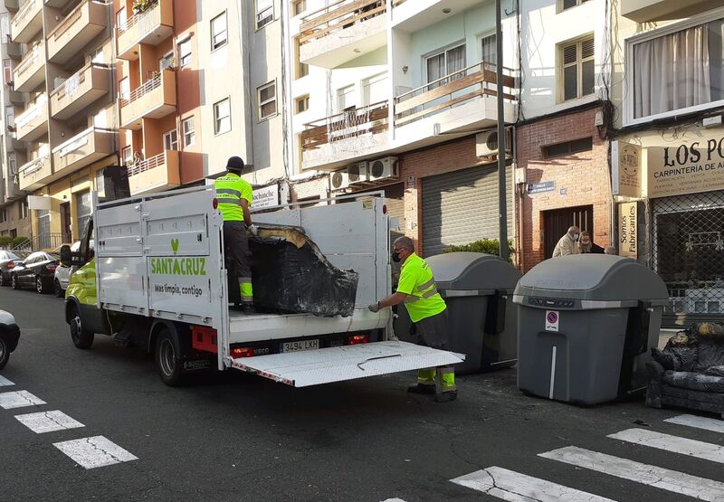 Santa Cruz atiende más de 1.000 peticiones al mes del servicio gratuito de recogida de residuos