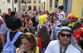 Aspecto de una de las calles del centro histórico, en plenos Carnavales