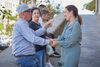 La alcaldesa de Santa Cruz de Tenerife visita recursos sociales de Los Gladiolos y Añaza junto al padre José Félix Hernández