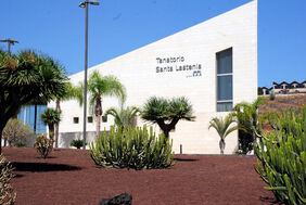 Detalle del exterior del tanatorio municipal de Santa Lastenia.