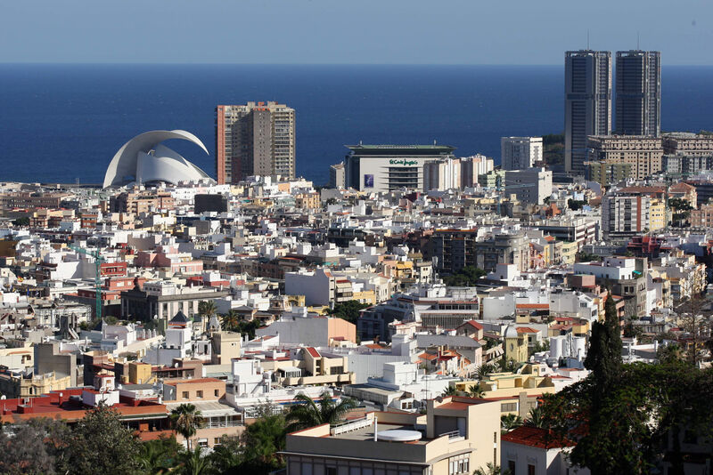 Santa Cruz de Tenerife abre un nuevo recurso para personas sin hogar en el pabellón deportivo Quico Cabrera