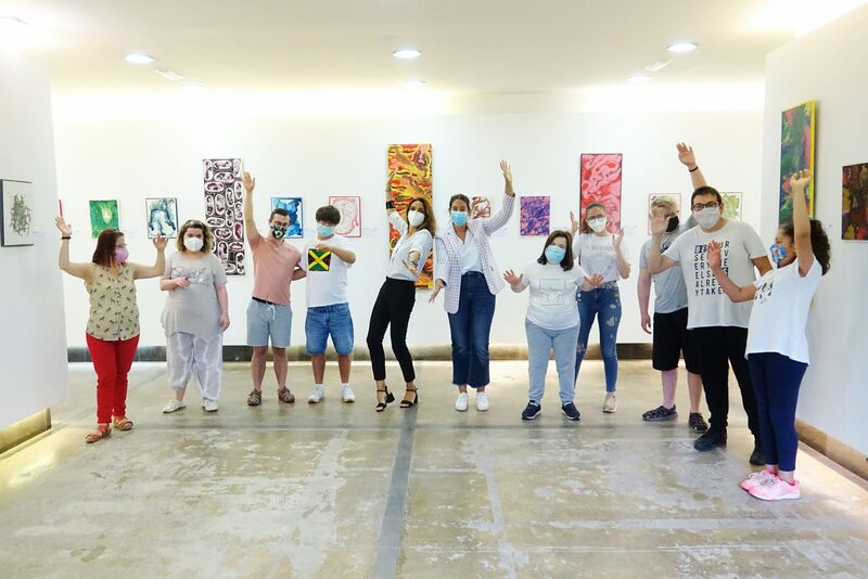 Los integrantes de la Asociación JÁSLEM exponen sus obras en la sala de arte del parque