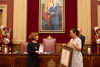 La alcaldesa de Santa Cruz de Tenerife entrega la Medalla de Oro