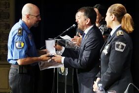El alcalde presidió la entrega de medallas y distinciones de la Policía de Santa Cruz