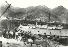 Estampa de un barco de vapor en Santa Cruz, en 1899