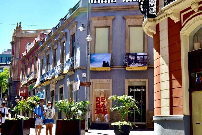 “Desde mi balcón” toma la calle Castillo de Santa Cruz para mostrar el  confinamiento en el municipio