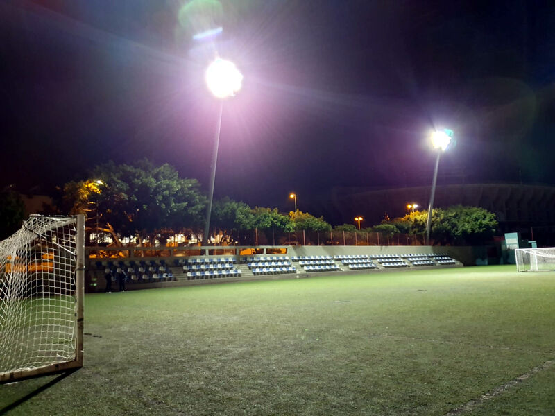 El Ayuntamiento de Santa Cruz de Tenerife mejora la iluminación del  campo de fútbol Juan Santamaría 