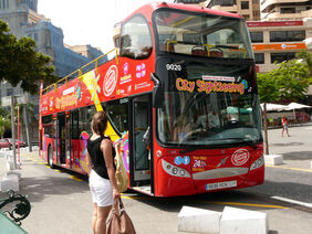 El Bus Turístico, en su parada de la plaza de España