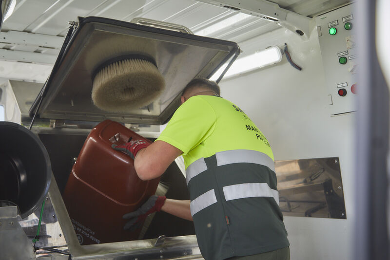 Santa Cruz de Tenerife incorpora tres nuevos vehículos especializados en el mantenimiento y limpieza de papeleras 