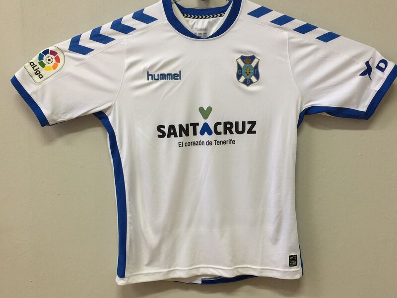 La camiseta que el CD Tenerife estrenará este sábado en su encuentro contra el Girona